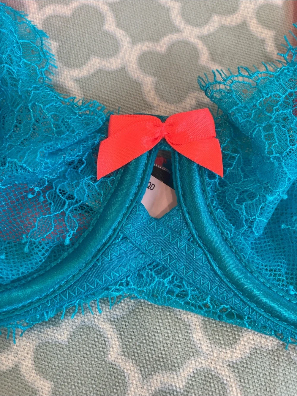 Victoria’s Secret Very Sexy Unlined Lace Demi 32B NWT
